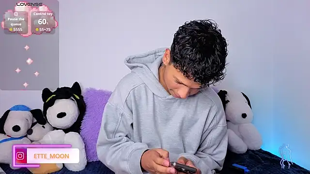 ETTE MOON online show from April 18, 2026, 2:48 am