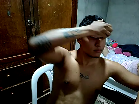 JuanchoCol  online show from April 17, 2026, 12:46 am