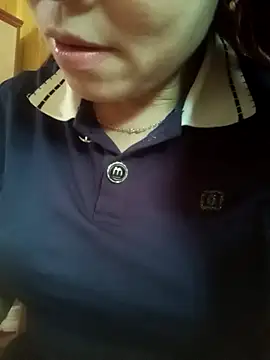 Snapshot of -Luni- chatting on April 6, 2026, 2:31 am -Luni- online show from April 6, 2026, 2:31 am