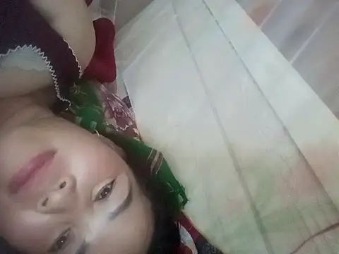 Snapshot of -Luni- chatting on May 11, 2026, 4:15 pm -Luni- online show from May 11, 2026, 4:15 pm