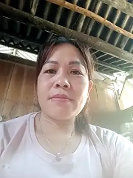 Snapshot of -Luni- chatting on May 17, 2026, 2:09 am -Luni- online show from May 17, 2026, 2:09 am