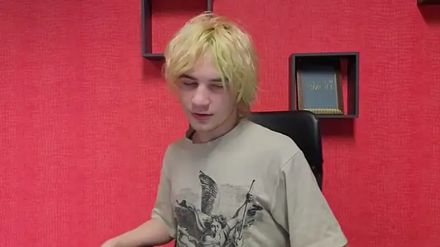 Snapshot of JameMilann chatting on April 7, 2026, 8:42 pm JameMilann online show from April 7, 2026, 8:42 pm