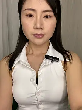 yaya0302 online show from April 17, 2026, 3:31 am