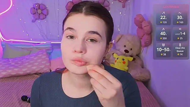 Kacey Love online show from April 13, 2026, 1:38 pm