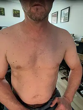 Snapshot of GeetarLuvver chatting on April 5, 2026, 5:32 pm GeetarLuvver online show from April 5, 2026, 5:32 pm