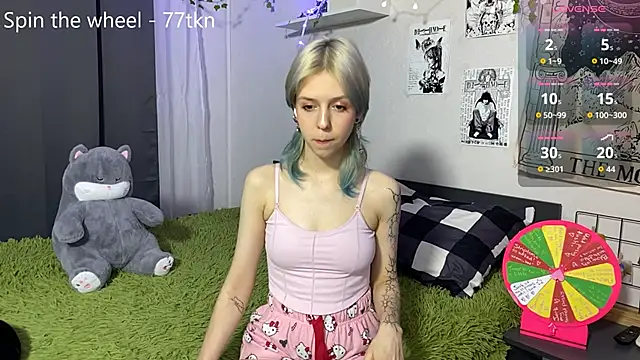 Snapshot of LunaBless chatting on June 9, 2026, 9:37 pm LunaBless online show from June 9, 2026, 9:37 pm