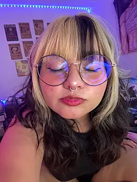 Snapshot of ZoeyDoll_ chatting on April 29, 2026, 8:59 pm ZoeyDoll online show from April 29, 2026, 8:59 pm