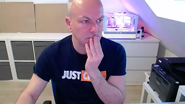 Snapshot of ChatMax30xxx chatting on April 7, 2026, 7:20 am ChatMax30xxx online show from April 7, 2026, 7:20 am