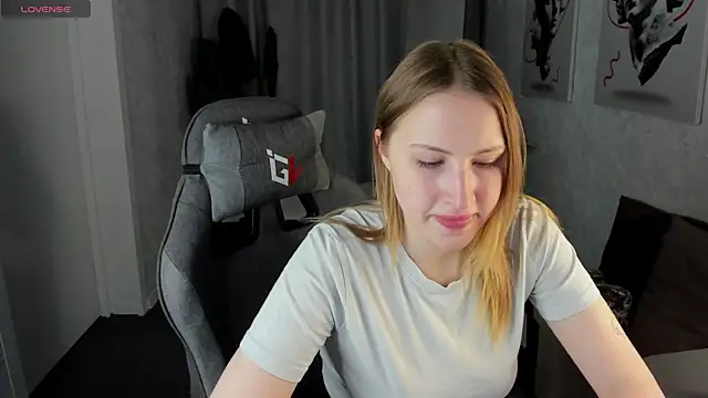 April Jackson online show from April 13, 2026, 1:00 am