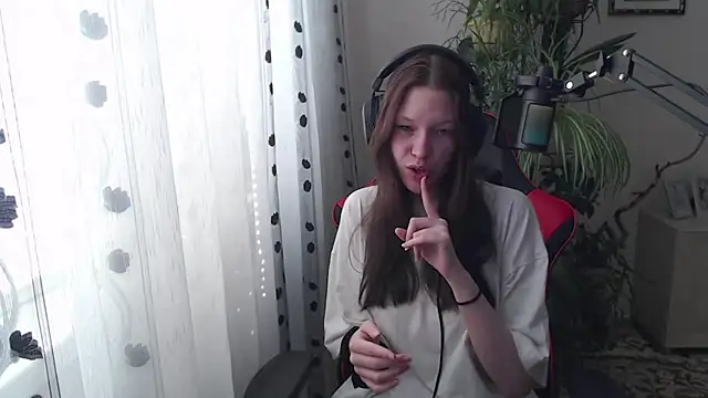 PunyKnee online show from April 8, 2026, 10:04 am