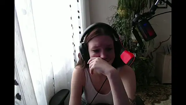 PunyKnee online show from April 14, 2026, 8:20 am