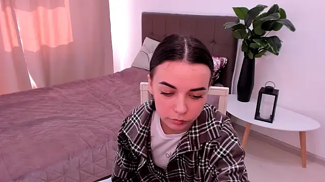 Little Ami  online show from April 15, 2026, 1:29 pm