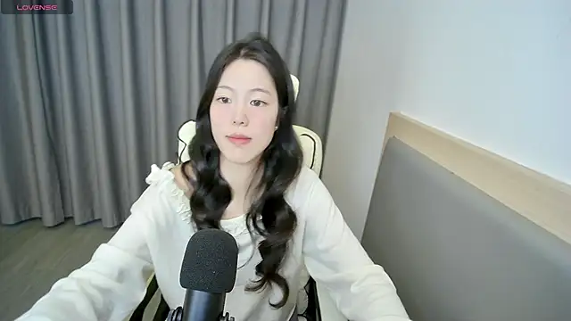 Snapshot of yizhixiaolulu chatting on April 7, 2026, 6:14 am yizhixiaolulu online show from April 7, 2026, 6:14 am