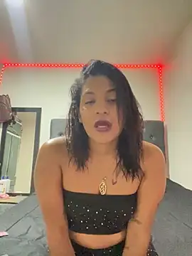 Emily Gaez online show from April 7, 2026, 8:20 pm