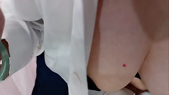 minami-yuiyui online show from April 23, 2026, 1:29 am