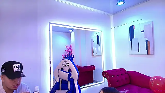 Snapshot of Tata_and_damian chatting on April 11, 2026, 3:44 am Tata and damian online show from April 11, 2026, 3:44 am