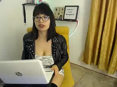 Isis dark online show from May 6, 2026, 9:09 pm