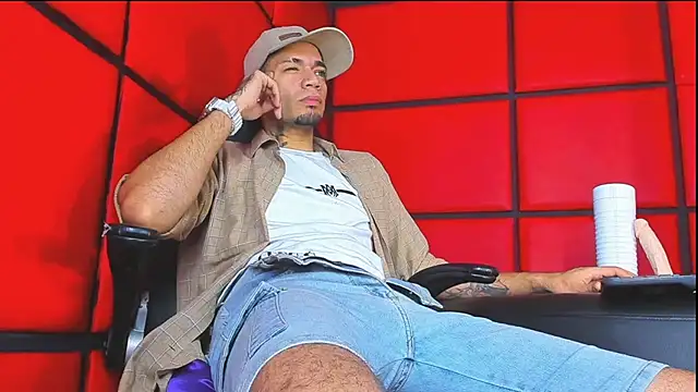 Daniel huge22 online show from May 11, 2026, 3:23 am