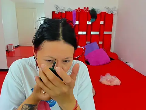 scarlett red 1 online show from June 3, 2026, 5:18 pm
