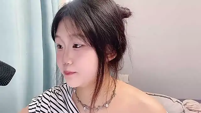 Lilababy00 online show from April 17, 2026, 2:03 am