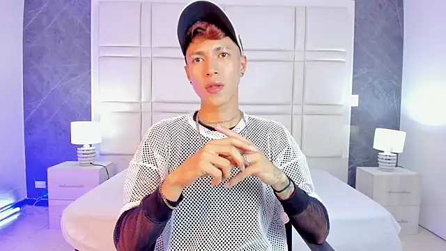 Snapshot of daxonrey chatting on April 14, 2026, 8:48 pm daxonrey online show from April 14, 2026, 8:48 pm