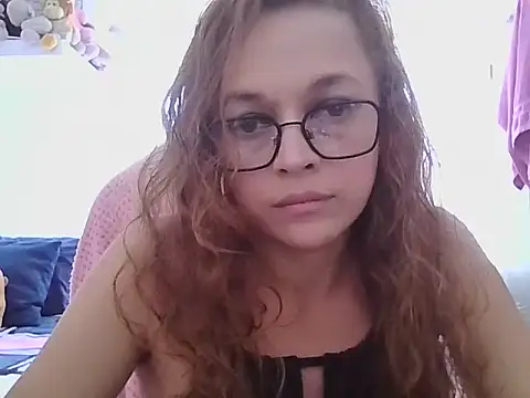 Snapshot of Lannah__ chatting on April 9, 2026, 2:44 pm Lannah online show from April 9, 2026, 2:44 pm