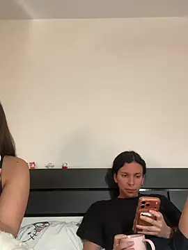 Snapshot of geneblan28 chatting on April 8, 2026, 4:40 pm geneblan28 online show from April 8, 2026, 4:40 pm