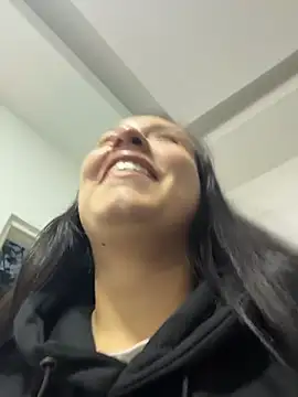 Belavelvet online show from April 7, 2026, 8:42 pm