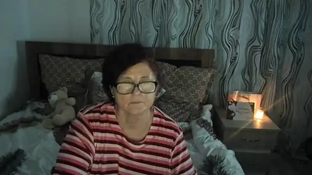 CatherineRowe online show from January 6, 2025, 4:02 pm