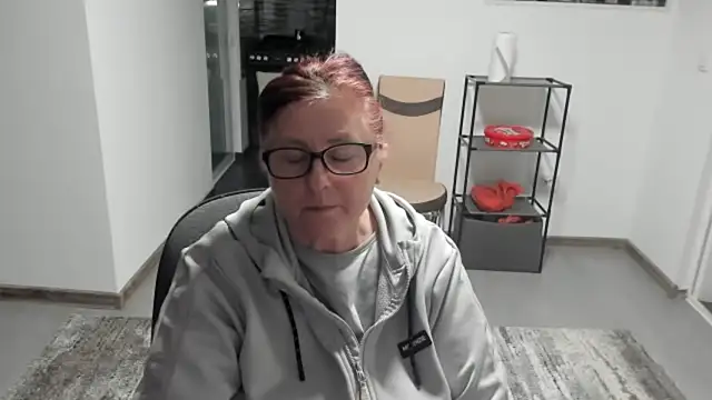 CatherineRowe online show from January 17, 2025, 4:26 pm