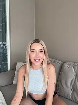 BlondeChiara online show from April 12, 2026, 4:12 pm