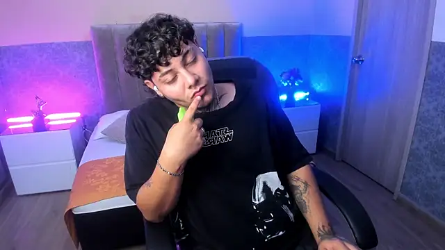 DAMON SALVATTORE online show from April 15, 2026, 3:35 am