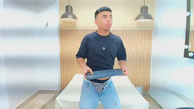 THIAM KELLER1 online show from April 10, 2026, 7:29 pm