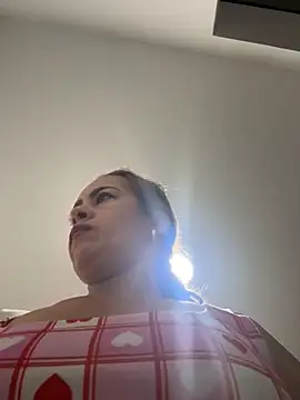Natigoonzalez online show from June 9, 2026, 2:50 pm