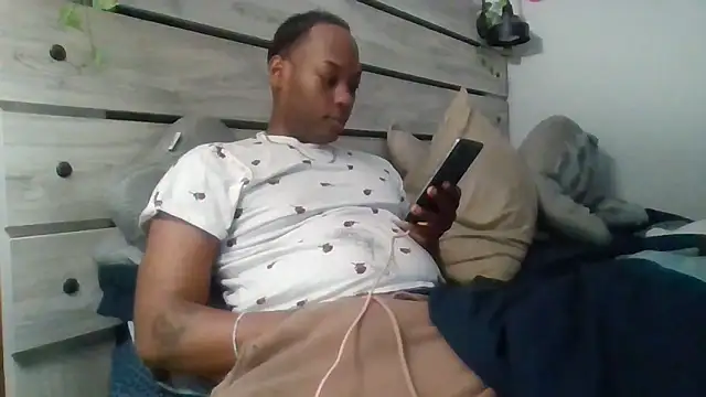 zdaddymm online show from May 19, 2026, 2:40 am