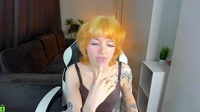 Snapshot of Star_Bee chatting on April 8, 2026, 10:48 am Star Bee online show from April 8, 2026, 10:48 am