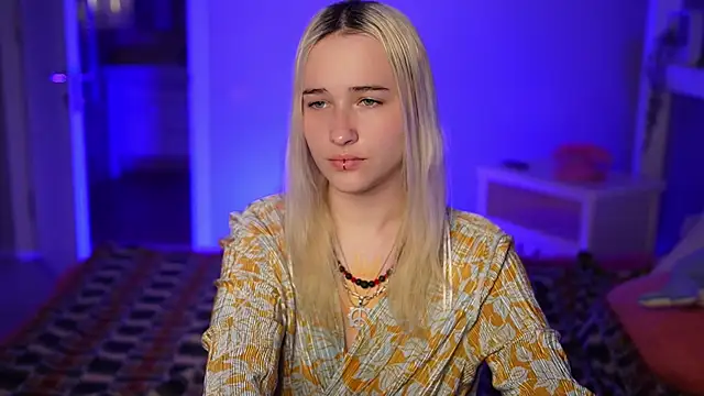 LilElfies online show from April 15, 2026, 1:01 am