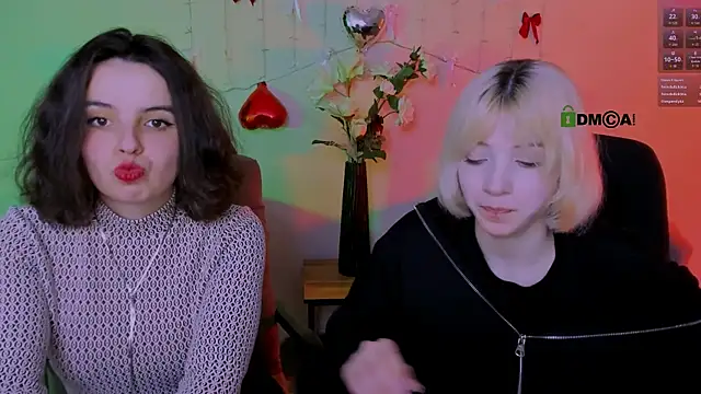 mia mooon  online show from April 15, 2026, 9:49 am