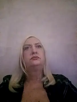 Julia20X online show from April 8, 2026, 6:41 pm