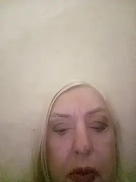 Julia20X online show from April 12, 2026, 4:23 pm