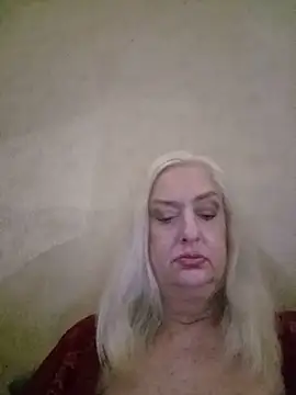 Julia20X online show from June 3, 2026, 2:33 pm