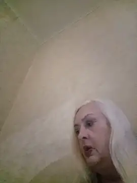 Julia20X online show from June 4, 2026, 2:12 pm