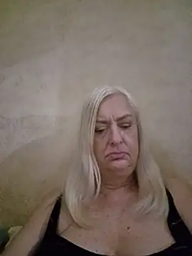 Julia20X online show from June 7, 2026, 8:45 pm