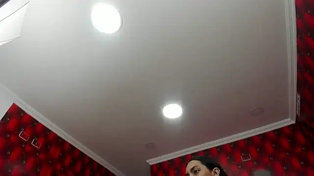 Kiara Skinny online show from April 12, 2026, 4:28 am