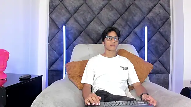 LiamKron online show from May 6, 2026, 11:15 am