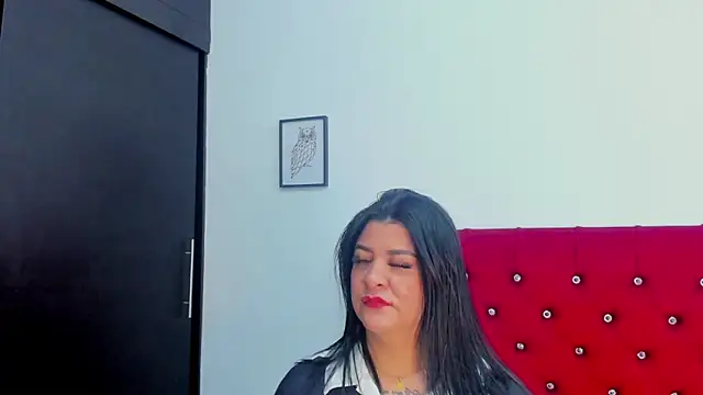 Snapshot of Katty_West chatting on April 11, 2026, 7:40 pm Katty West online show from April 11, 2026, 7:40 pm