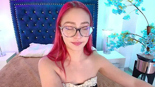 Snapshot of Amelie_adams chatting on May 2, 2026, 11:15 am Amelie adams online show from May 2, 2026, 11:15 am