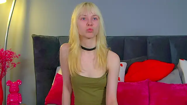 HannahHollis online show from May 13, 2026, 6:22 am