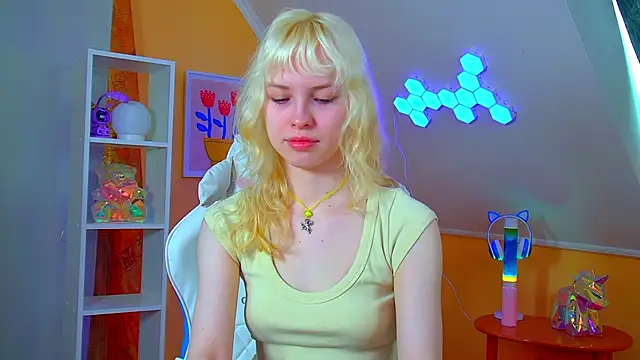 HannahHollis online show from May 31, 2026, 6:21 am