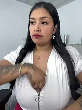 Snapshot of Simplemente_Aurora chatting on June 5, 2026, 8:47 pm Simplemente Aurora online show from June 5, 2026, 8:47 pm